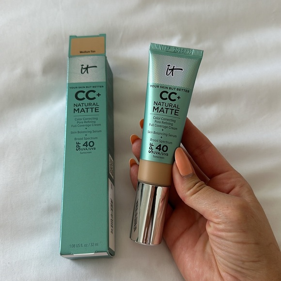 IT Cosmetics CC+ Cream Natural Matte Foundation with SPF 40- Medium Tan - Picture 6 of 9